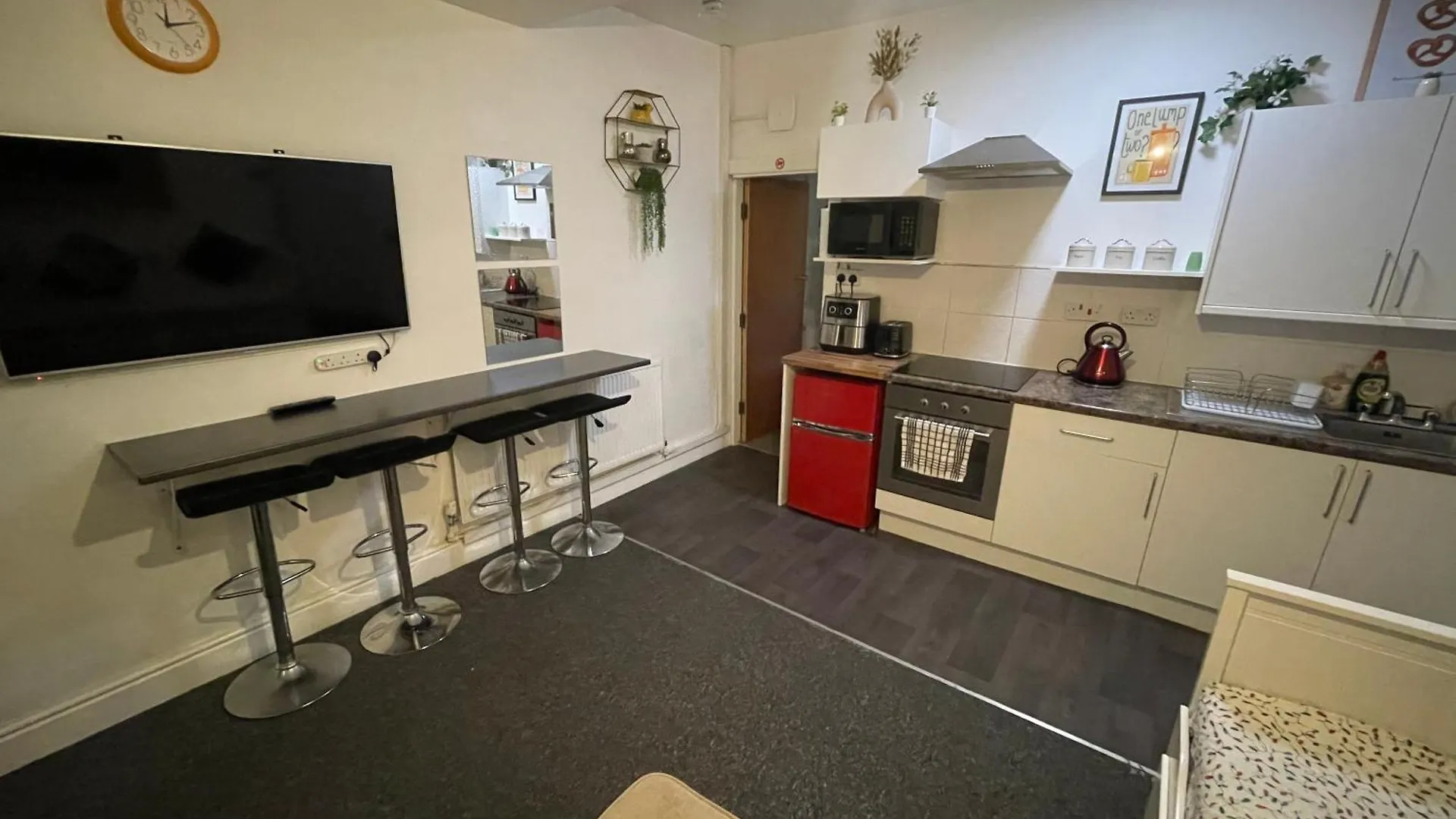 Backpackers Blackpool Hotel & Suites
