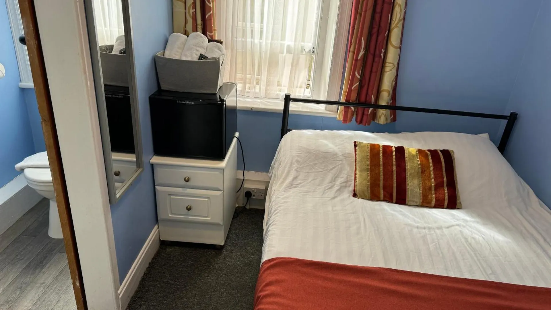 Backpackers Blackpool Hotel & Suites